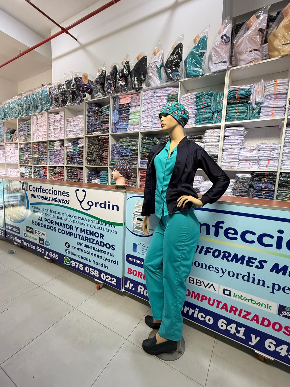 Exhibición de uniformes médicos